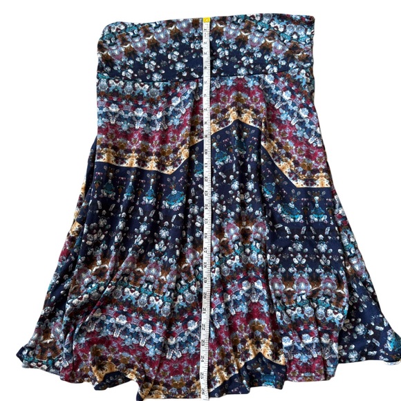 Boho Floral Midi Skirt. Size Small with an Elastic Waist. Excellent Condition! - Picture 4 of 8